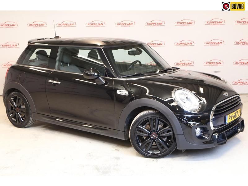 Zwart Gebruikt 2017 Mini Cooper Business Hatchback | € 13.450 (Eerlijke prijs) - Afbeelding 1/4
