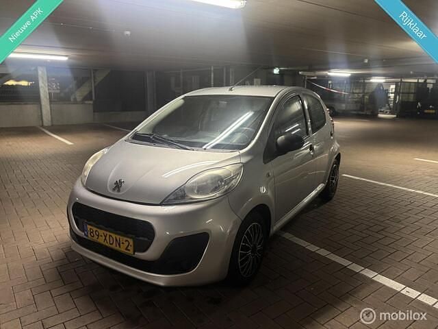 Grijs Occasion 2012 Peugeot 107 Access Hatchback | € 1.350 (Goede deal) - Afbeelding 1/4