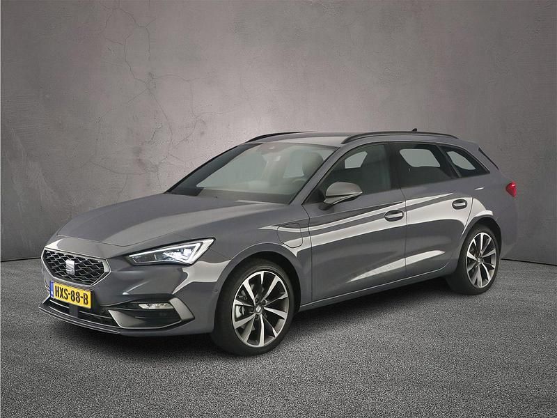 Grijs Gebruikt 2025 Seat Leon ST FR First Edition Stationwagen | € 40.900 - Afbeelding 1/4