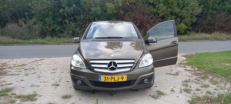Bruin Gebruikt 2011 Mercedes B160 MPV | € 3.850 (Eerlijke prijs) - Afbeelding 1/4