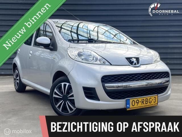 Grijs Gebruikt 2011 Peugeot 107 Hatchback | € 3.240 (Eerlijke prijs) - Afbeelding 1/4