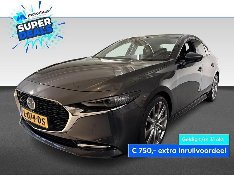 Grijs Gebruikt 2021 Mazda 3 Luxury Sedan | € 21.990 (Eerlijke prijs) - Afbeelding 1/4