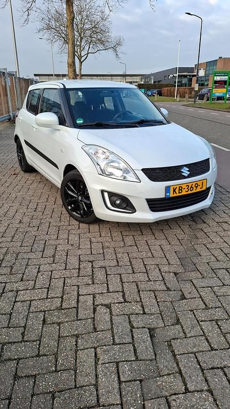 Wit (metallic) Occasion 2016 Suzuki Swift Hatchback | € 8.950 (Goede deal) - Afbeelding 1/4