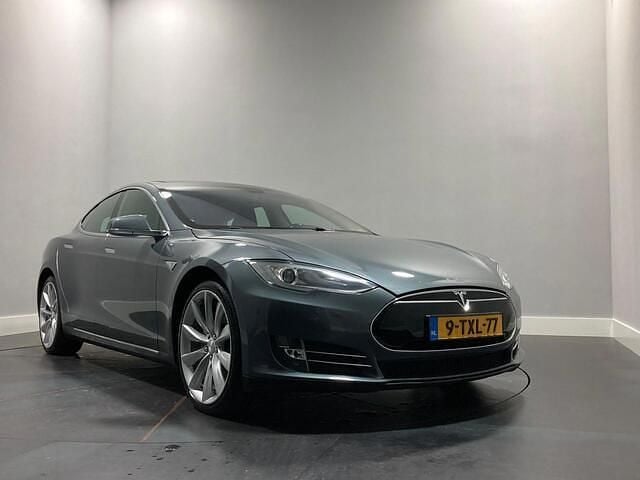 Grijs Gebruikt 2014 Tesla Model S Sedan | € 15.850 (Goede deal) - Afbeelding 1/4