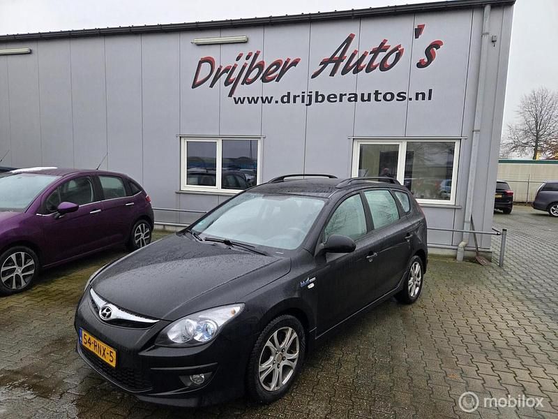 Zwart Occasion 2011 Hyundai i30 Stationwagen | € 1.600 (Eerlijke prijs) - Afbeelding 1/4