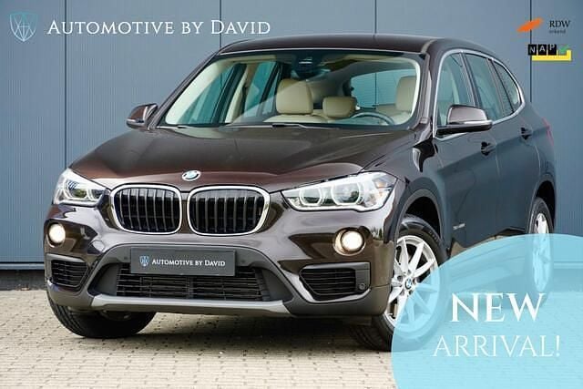 Bruin Gebruikt 2017 BMW X1 Executive SUV | € 17.495 (Eerlijke prijs) - Afbeelding 1/4