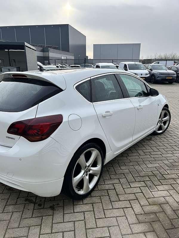 Occasion Opel Astra 140 PK (102 kW) 2012 Wit MPV