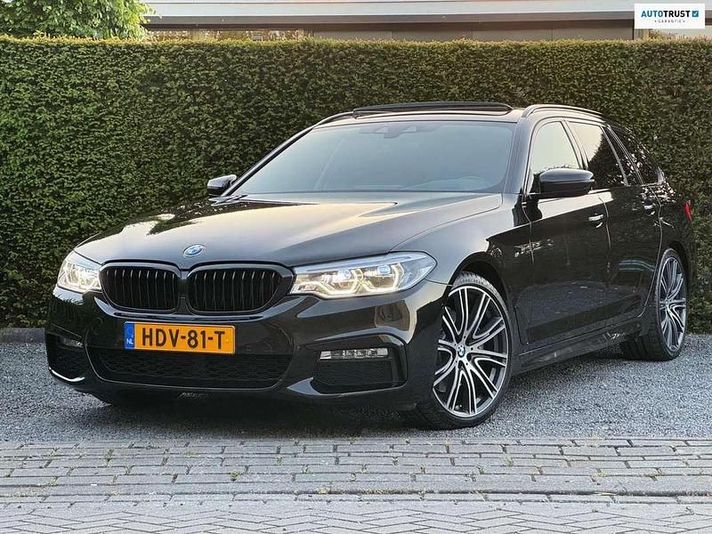 Zwart Gebruikt 2017 BMW 530 Executive Stationwagen | € 27.500 (Eerlijke prijs) - Afbeelding 1/4
