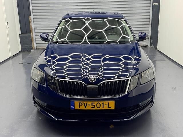 Blauw Gebruikt 2017 Skoda Octavia Ambition Hatchback | € 10.950 (Goede deal) - Afbeelding 1/4