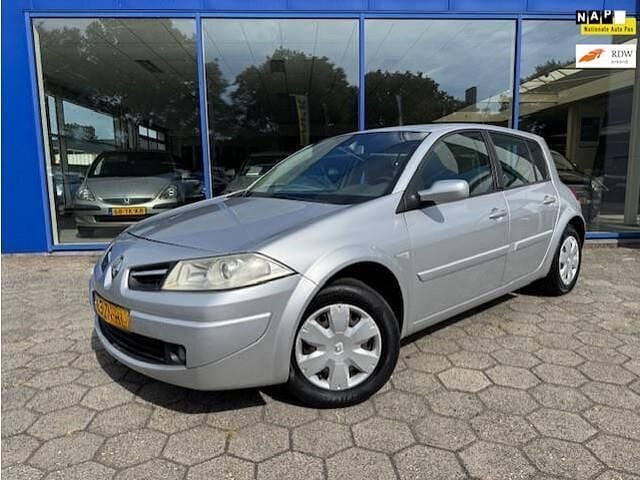 Grijs Gebruikt 2008 Renault Mégane III Business Hatchback | € 2.499 (Goede deal) - Afbeelding 1/4