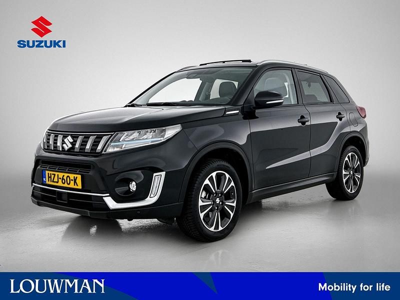 Zwart metallic Gebruikt 2023 Suzuki Vitara Style SUV | € 28.945 (Eerlijke prijs) - Afbeelding 1/3