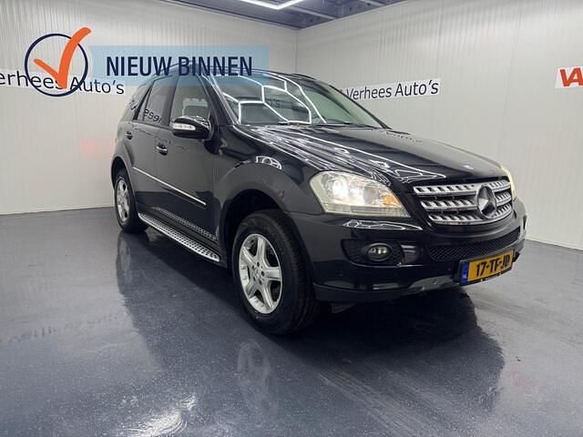 Zwart (metallic) Occasion 2006 Mercedes 350 SUV | € 10.650 - Afbeelding 1/4