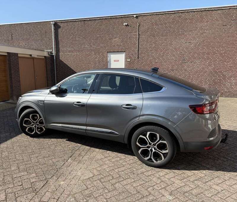 Grijs Gebruikt 2021 Renault Arkana Intens SUV | € 19.500 (Goede deal) - Afbeelding 1/4