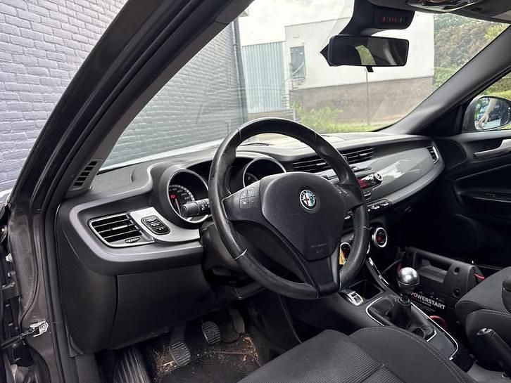 Occasion Alfa Romeo Giulietta Distinctive 120 PK (88 kW) 2011 Grijs Hatchback
