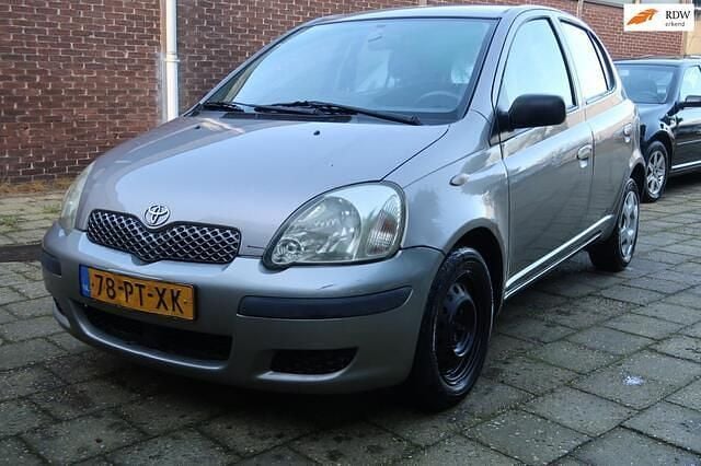 Grijs Gebruikt 2004 Toyota Yaris Hatchback | € 1.500 (Goede deal) - Afbeelding 1/4