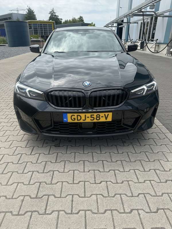 Zwart Gebruikt 2024 BMW 330e Sedan | € 48.000 (Super prijs) - Afbeelding 1/4