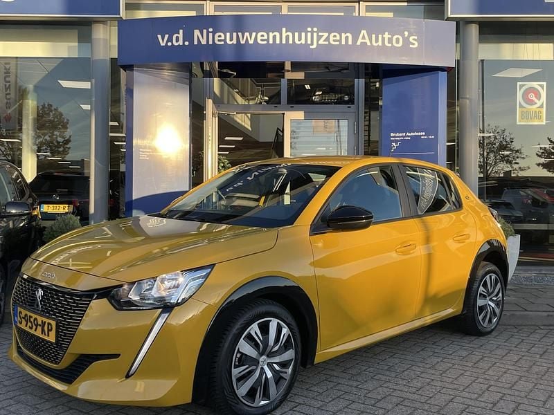 Geel Occasion 2023 Peugeot e-208 Active Hatchback | € 15.645 (Goede deal) - Afbeelding 1/4
