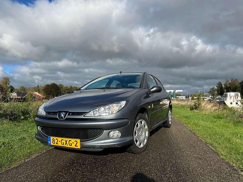 Grijs Gebruikt 2008 Peugeot 206 Hatchback | € 1.750 (Eerlijke prijs) - Afbeelding 1/4