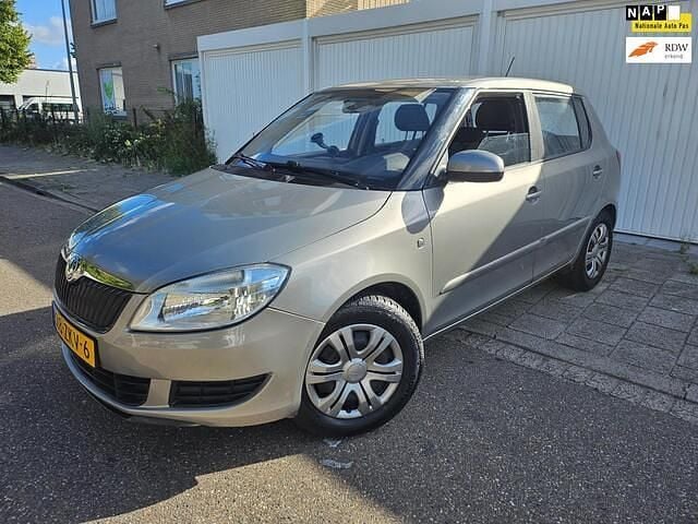 Beige Gebruikt 2013 Skoda Fabia Hatchback | € 4.399 (Eerlijke prijs) - Afbeelding 1/4