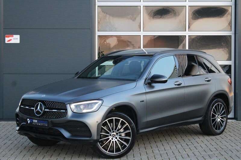 Grijs Gebruikt 2020 Mercedes GLC300e AMG line SUV | € 39.900 (Duur) - Afbeelding 1/4