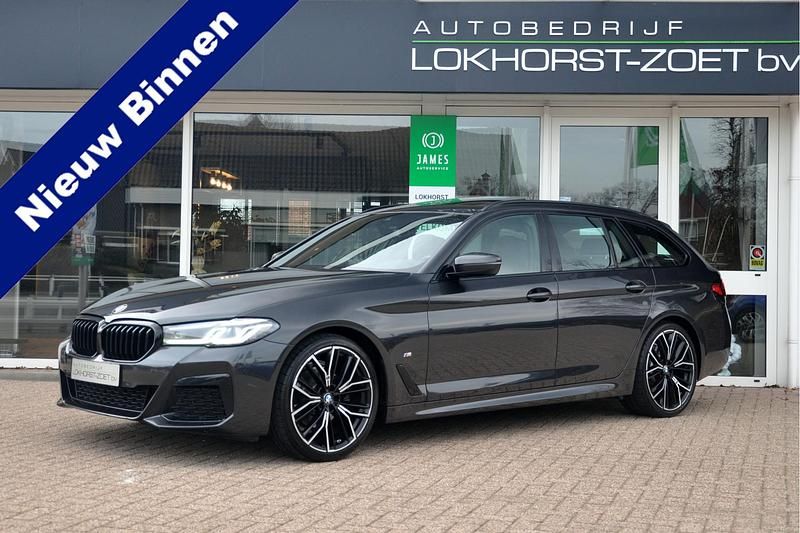 Grijs Occasion 2020 BMW 518 Executive Stationwagen | € 31.500 - Afbeelding 1/4