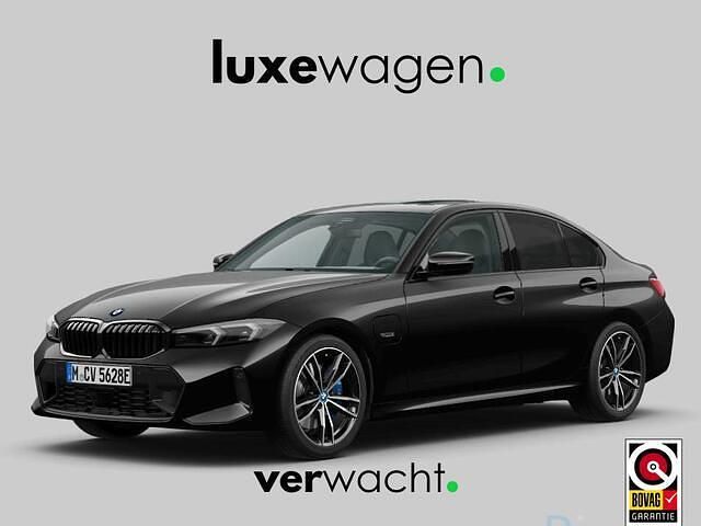 Zwart Gebruikt 2024 BMW 330 M Sport Sedan | € 44.900 (Eerlijke prijs) - Afbeelding 1/4