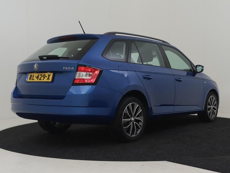 Occasion Skoda Fabia Drive 2018 Blauw Stationwagen
