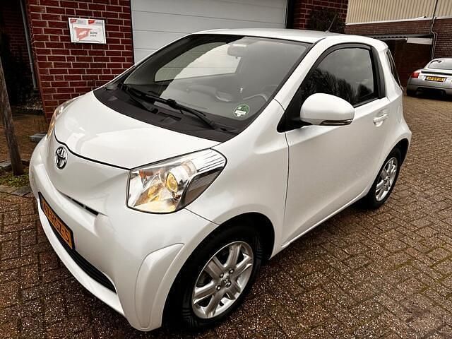 Wit Occasion 2009 Toyota iQ Comfort Hatchback | € 3.450 (Super prijs) - Afbeelding 1/4