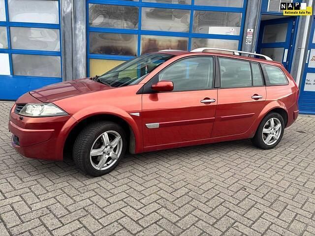 Rood Gebruikt 2006 Renault Mégane GrandTour Stationwagen | € 1.099 (Eerlijke prijs) - Afbeelding 1/4