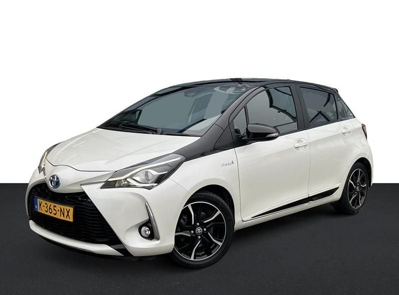 Wit Occasion 2021 Toyota Yaris Hybrid Hatchback | € 16.749 (Super prijs) - Afbeelding 1/4