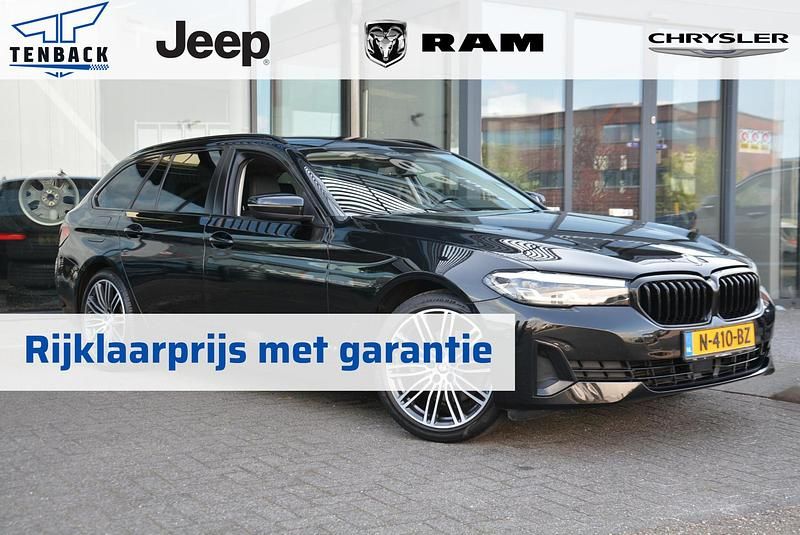 Zwart Gebruikt 2021 BMW 520 Comfort Edition Stationwagen | € 35.645 (Eerlijke prijs) - Afbeelding 1/4