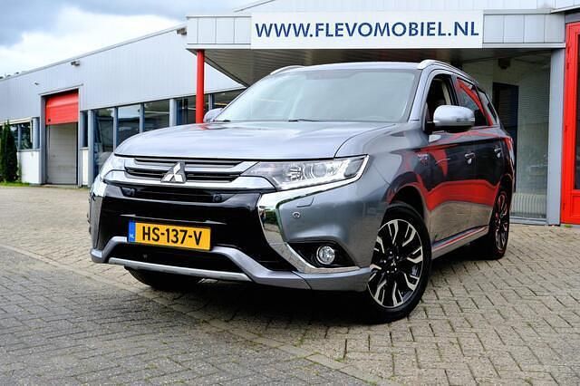 Grijs Gebruikt 2015 Mitsubishi Outlander Edition SUV | € 15.950 (Eerlijke prijs) - Afbeelding 1/4