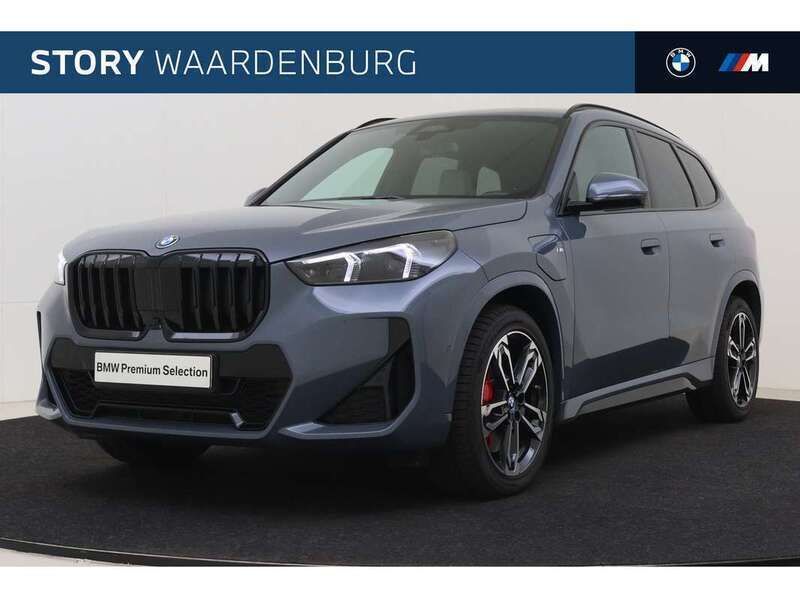 Grijs, metallic lak Gebruikt 2024 BMW X1 M Sport SUV | € 56.950 - Afbeelding 1/4