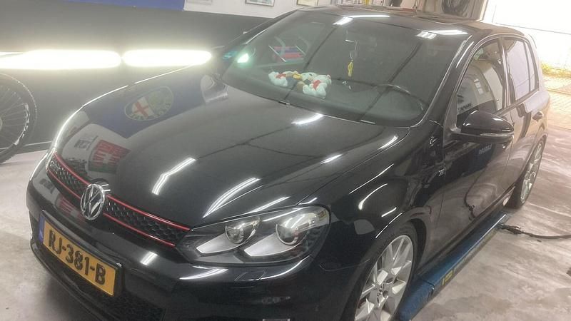 Zwart (metallic) Gebruikt 2011 VW Golf VI Edition Hatchback | € 9.500 - Afbeelding 1/4