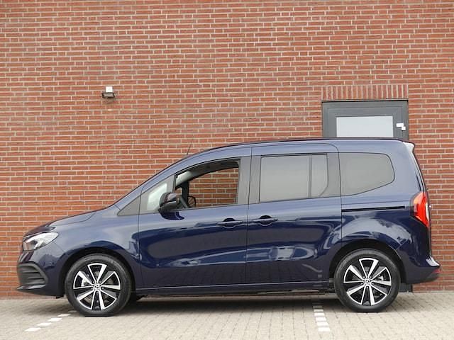 Occasion Mercedes EQT200 Premium Plus 89 kW (122 PK) 2024 Blauw MPV