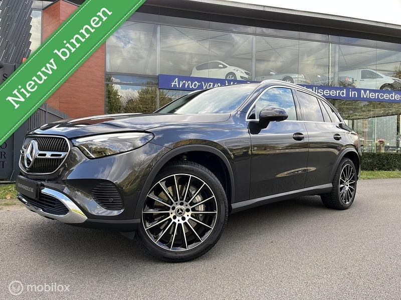 Grijs Occasion 2024 Mercedes GLC300 Business SUV | € 61.250 (Super prijs) - Afbeelding 1/4