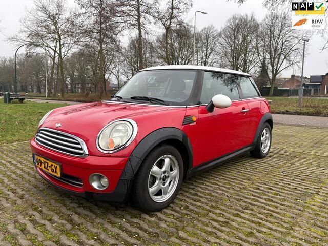 Rood Gebruikt 2007 Mini Cooper Pepper Hatchback | € 3.450 (Eerlijke prijs) - Afbeelding 1/4