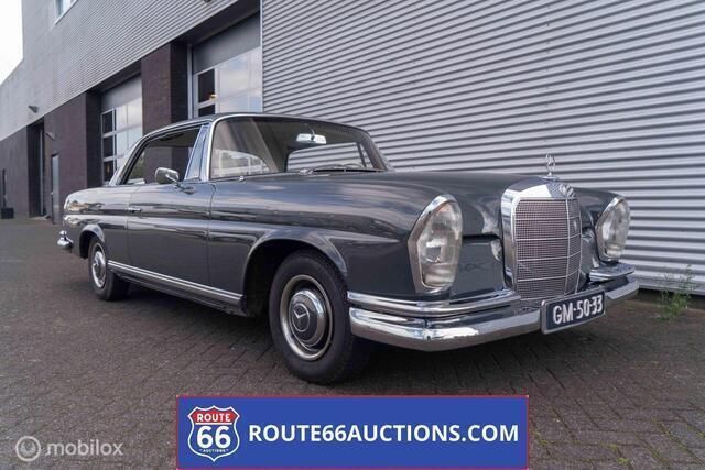 Grijs Gebruikt 1964 Mercedes 220 Coupé | € 30.000 - Afbeelding 1/4