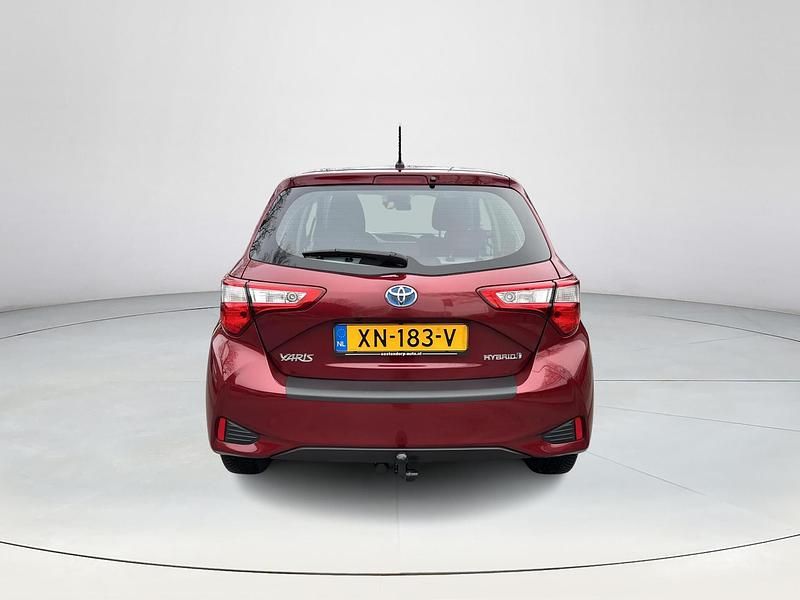 Occasion Toyota Yaris Hybrid Active 101 PK (74 kW) 2019 Rood Hatchback
