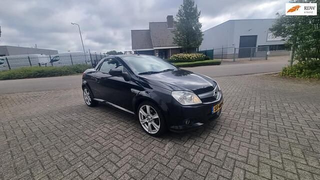 Zwart Gebruikt 2004 Opel Tigra Cosmo Cabriolet | € 1.650 (Iets duurder) - Afbeelding 1/4