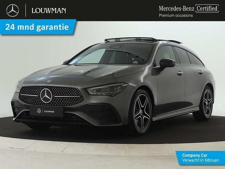 Berggrijs metaalkleur metallic Gebruikt 2025 Mercedes 180 AMG line Sedan | € 45.995 - Afbeelding 1/1