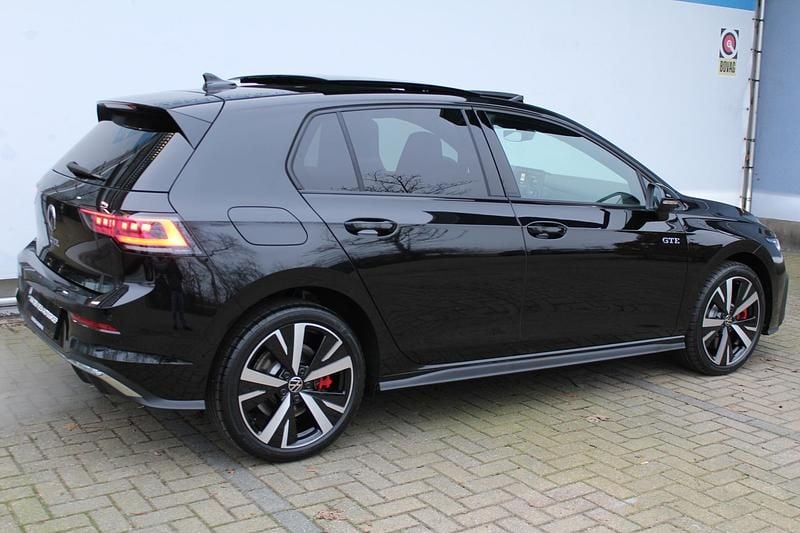 Nieuw VW Golf VIII GTE 272 PK (200 kW) 2026 Zwart Hatchback