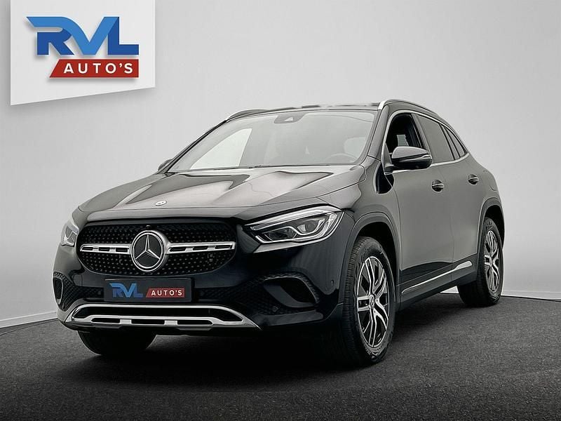 Zwart Occasion 2022 Mercedes GLA250 AMG line SUV | € 31.900 (Super prijs) - Afbeelding 1/4