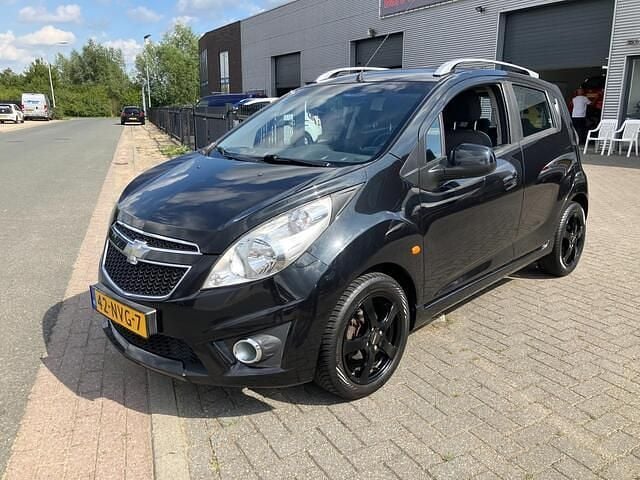 Zwart Gebruikt 2010 Chevrolet Spark LT Hatchback | € 3.500 (Iets duurder) - Afbeelding 1/4