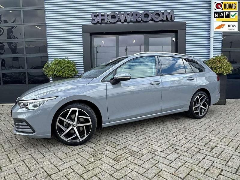 Grijs Gebruikt 2022 VW Golf VIII Life Stationwagen | € 19.900 (Eerlijke prijs) - Afbeelding 1/4