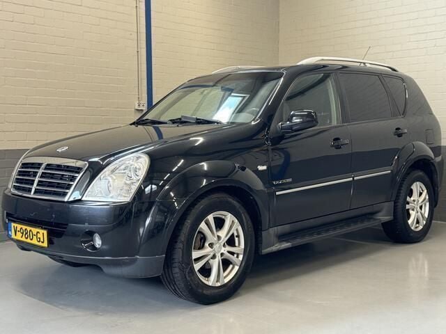 Zwart Gebruikt 2012 Ssangyong Rexton Quartz SUV | € 7.900 - Afbeelding 1/4