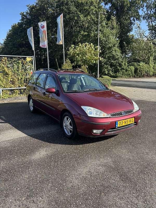 Rood Gebruikt 2004 Ford Focus Trend Stationwagen | € 1.250 (Eerlijke prijs) - Afbeelding 1/4