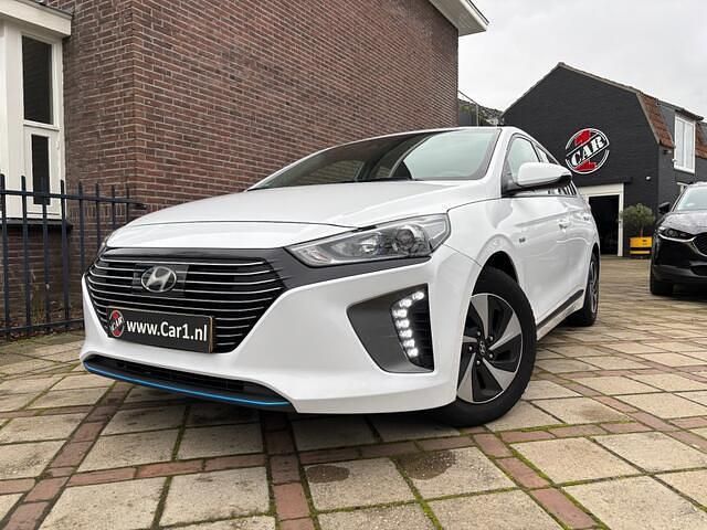 Wit Occasion 2018 Hyundai Ioniq Hatchback | € 17.450 (Eerlijke prijs) - Afbeelding 1/4