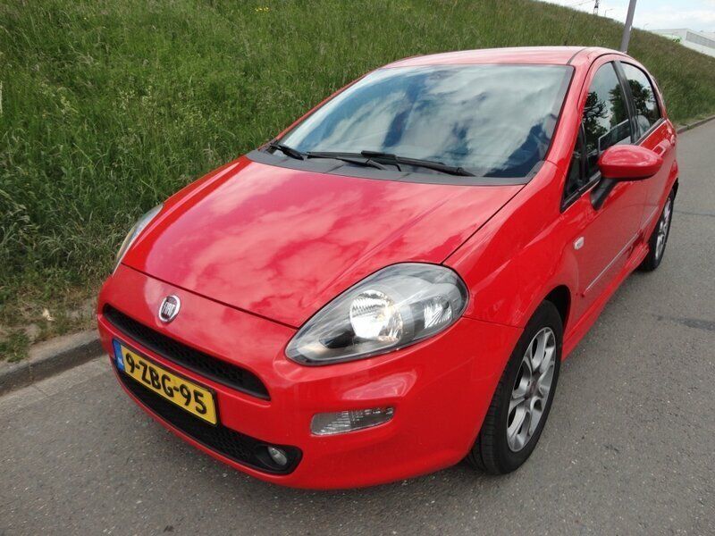 Rood Gebruikt 2014 Fiat Punto Evo Lounge Hatchback | € 3.450 (Iets duurder) - Afbeelding 1/4