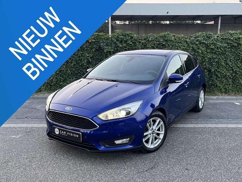 Blauw Gebruikt 2015 Ford Focus Hatchback | € 8.750 (Eerlijke prijs) - Afbeelding 1/4